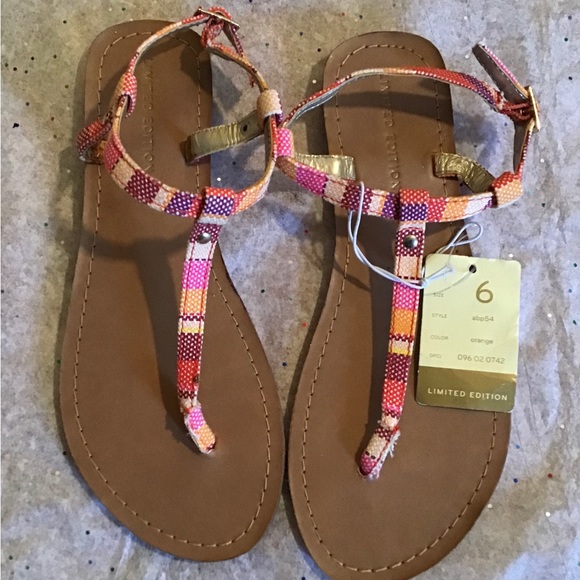 CLEARANCE 🔥 Limited Edition Sandals Sz 6 - Picture 1 of 8